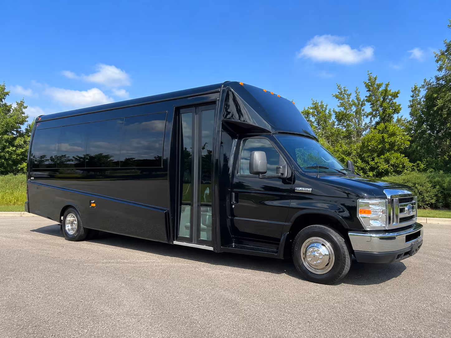 minibus rentals for small group wine tours around niagara falls and lewiston